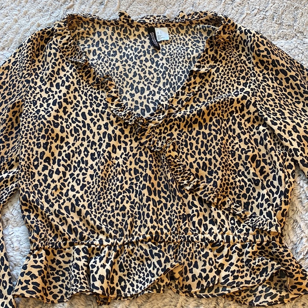 Cheetah Print Ruffle Top - Picture 3 of 3